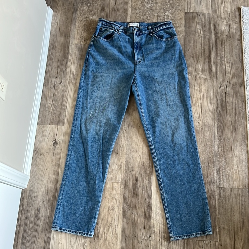Abercrombie & Fitch The 90’s Straight Ultra High Rise Curve Love 32/14L Jeans.